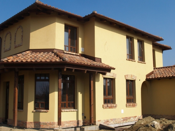 Biatorbágy-Családi ház építés és a mediterrán stílus , emeletszintű szerkezetkészre