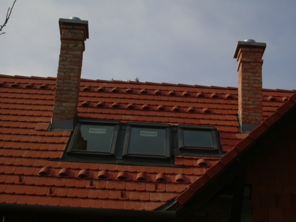 A Velux ablakok a tetőn.